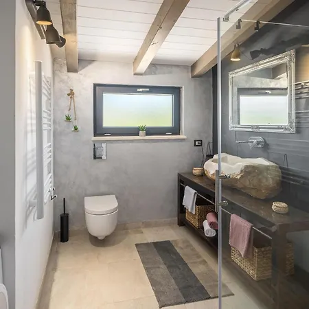 Lovely In With Kitchen Holiday home *