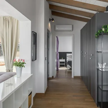 Lovely In With Kitchen Holiday home *