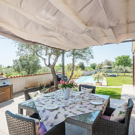 Lovely In With Kitchen Rovinj